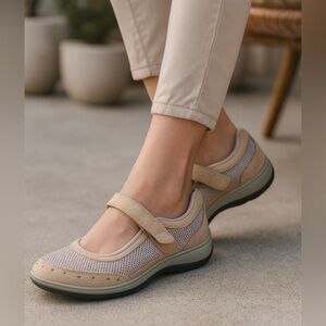 NEW Orthofeet sz 7.5 Womens Tan Leather Strappy Slip on Mary Jane Loafers Preppy